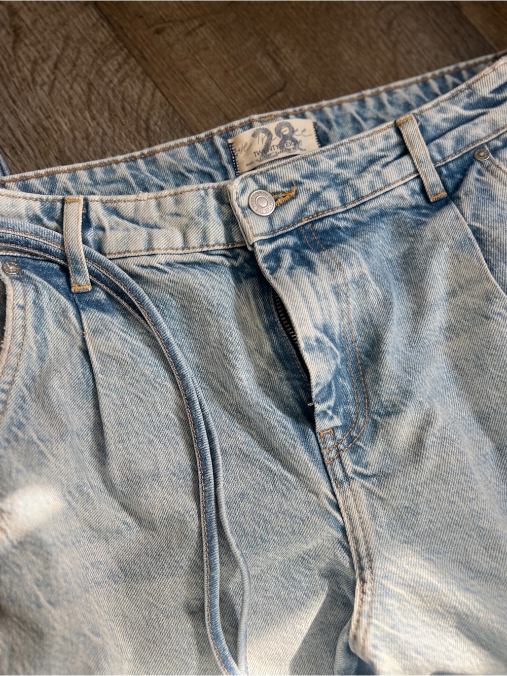 We The Free Kinsey Light Wash Distressed Wide Leg Cropped Jeans Size 28 acid - Picture 8 of 16